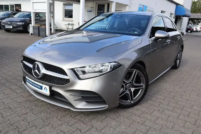 Mercedes-Benz A 200 A 200 7G DCT AMG Line|AHK|NAVI|R CAM|SHZG|LED|