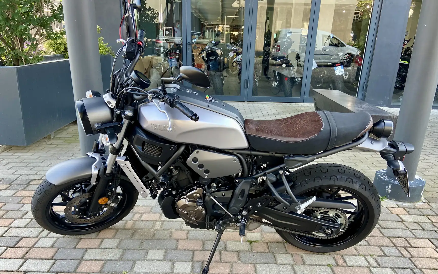 Yamaha XSR 700 ABS, borsa laterale, portapacchi, cupolino Argento - 2