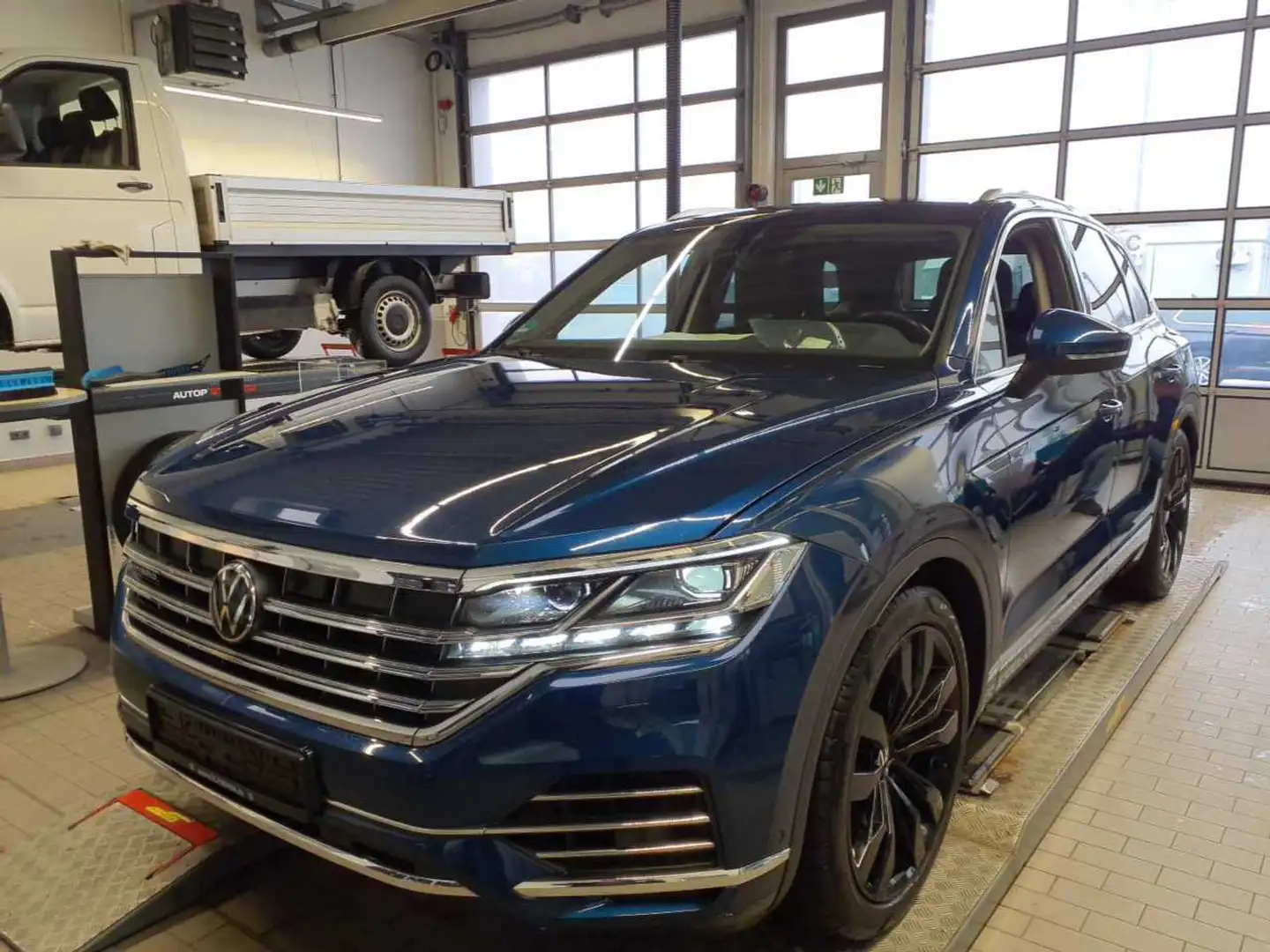 Volkswagen Touareg Elegance 3.0TSI eHybrid +AHK+LUFT+KAMERA Blau - 2