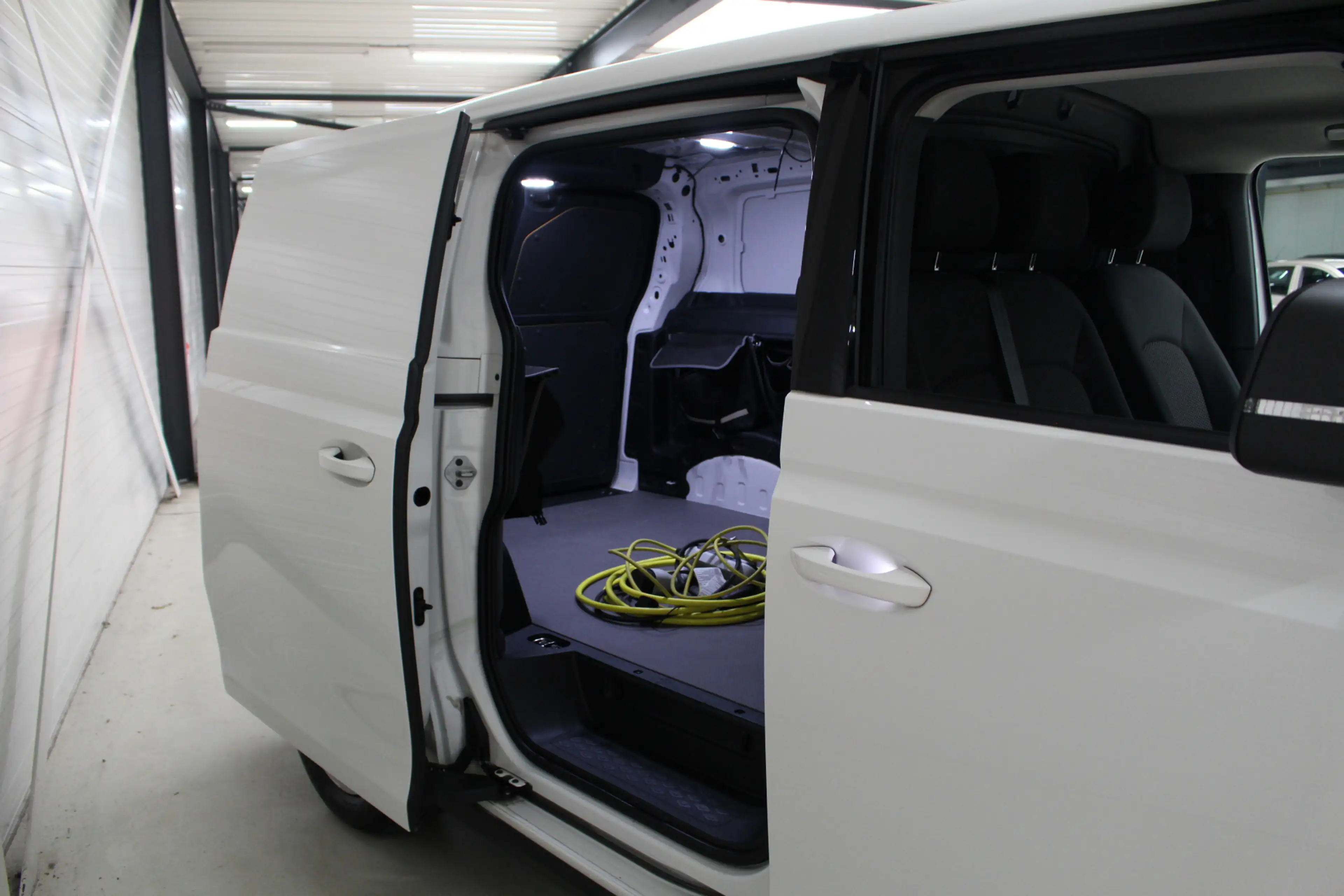 Volkswagen ID. Buzz Cargo 77 kWh - 150kw / 204pk IQ Light Matrix Led | DAB+ — photo 6