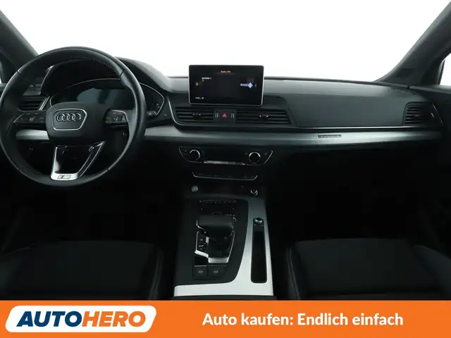 Audi Q5 view 12