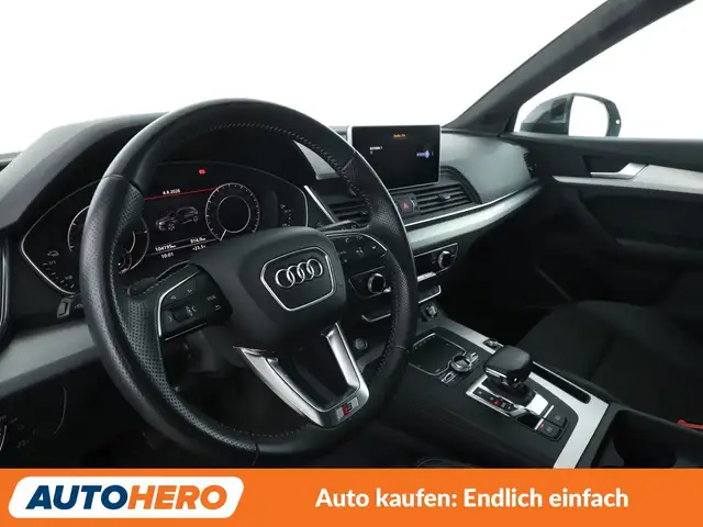 Audi Q5 view 11