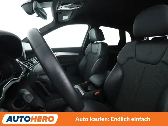Audi Q5 view 10