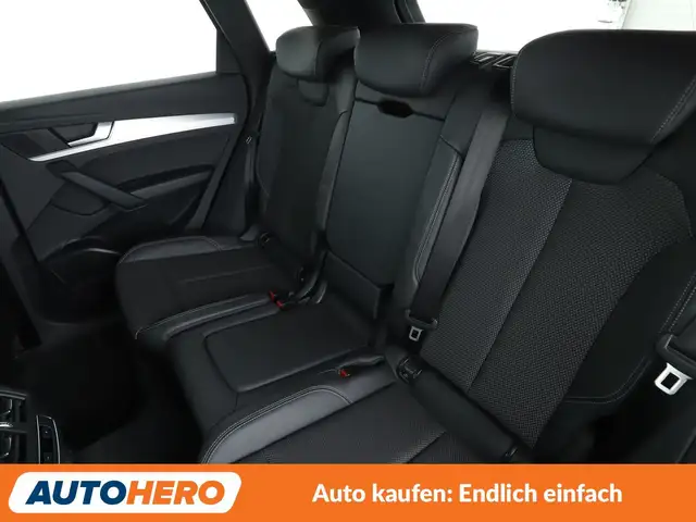 Audi Q5 view 14