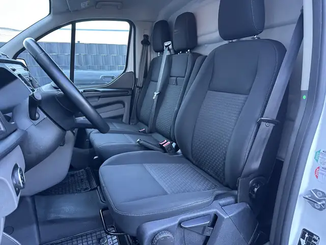 Ford Transit Custom view 9