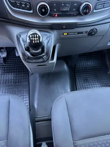 Ford Transit Custom view 11