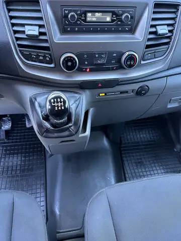 Ford Transit Custom view 10