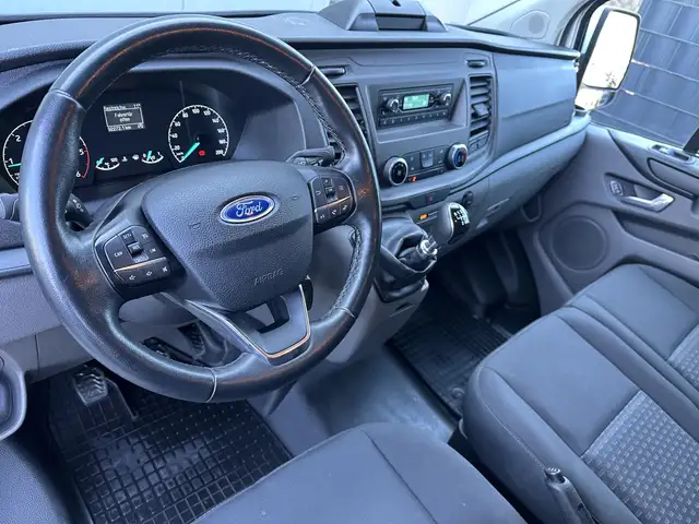 Ford Transit Custom view 8