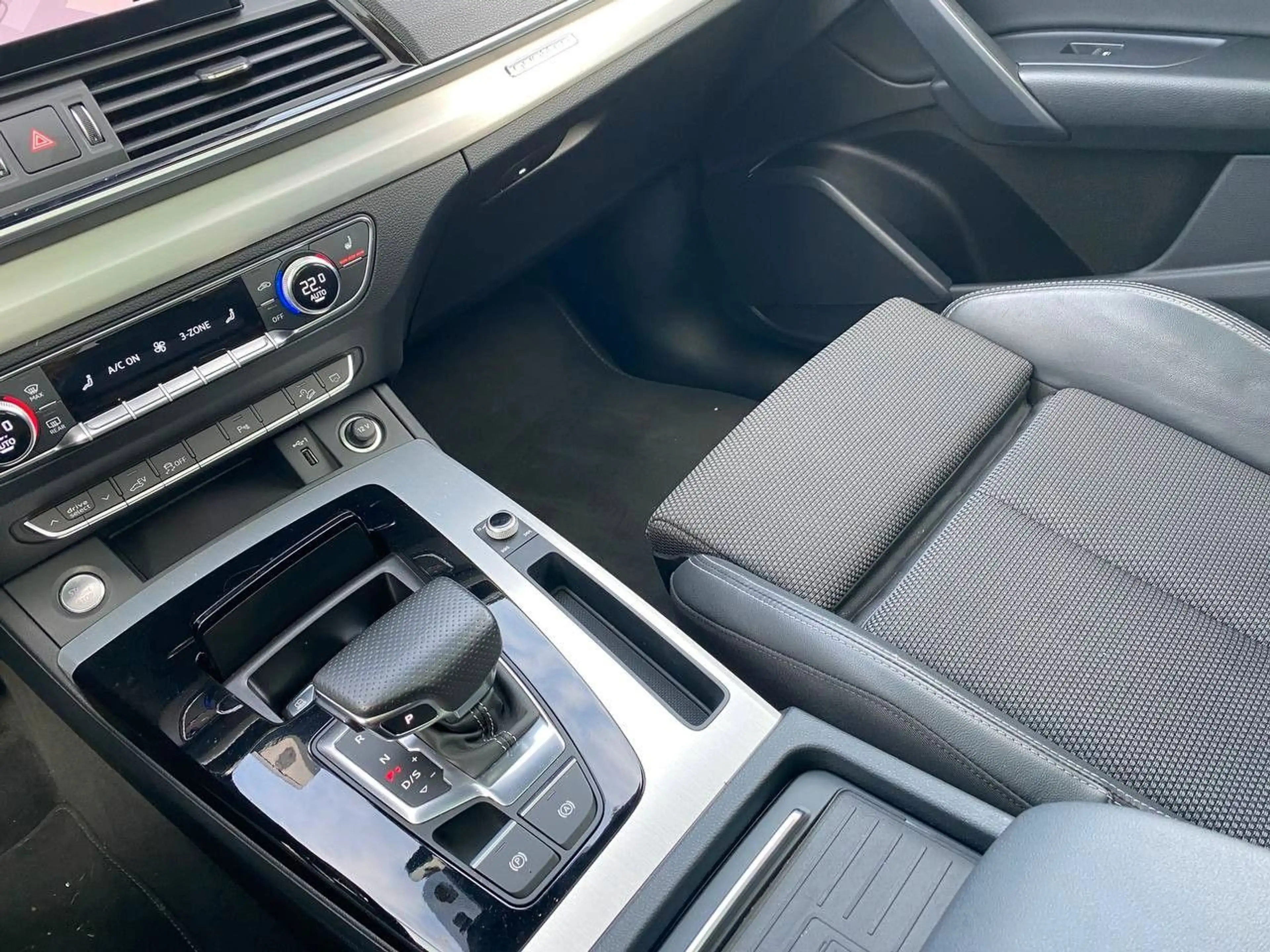 Audi Q5 50 TFSI e quattro S line — photo 12