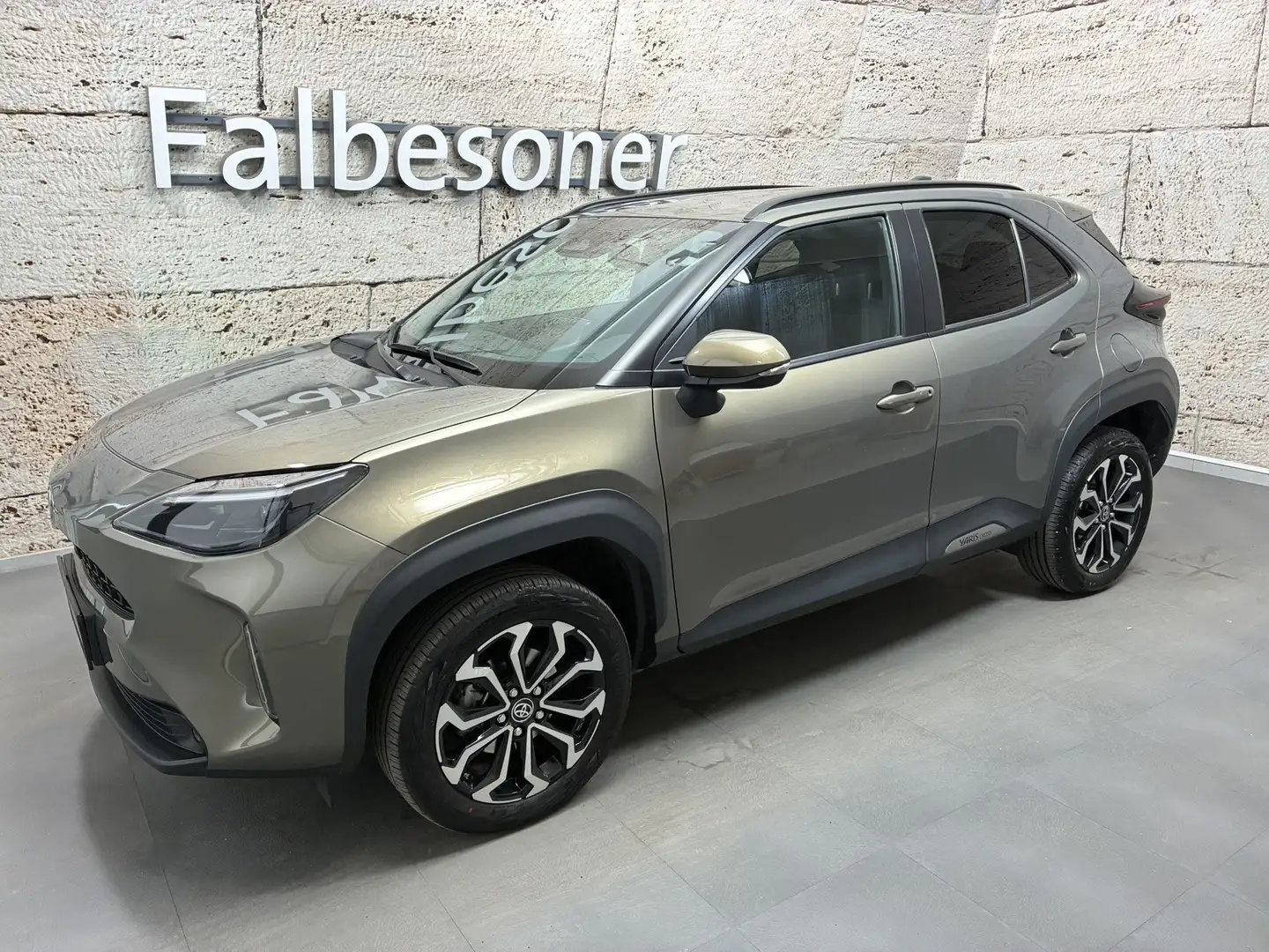 Toyota Yaris Cross 1,5 Hybrid Active Drive Grün - 2