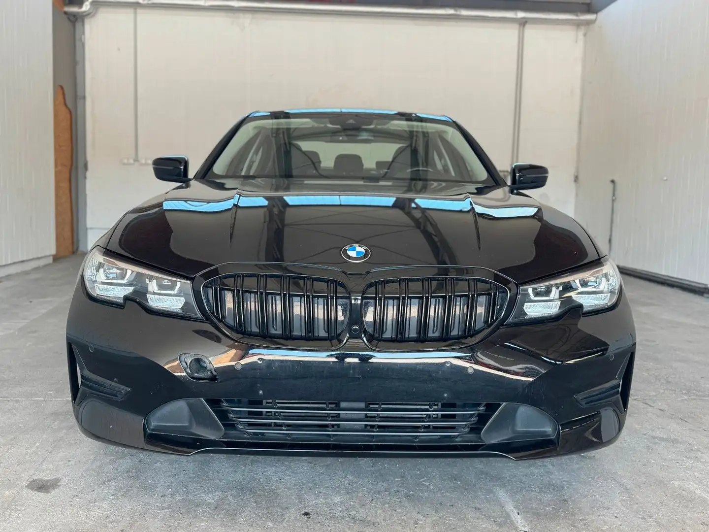 BMW 318 i Lim. Advantage Led*PDC*Ambiente*UNFALL* Zwart - 2