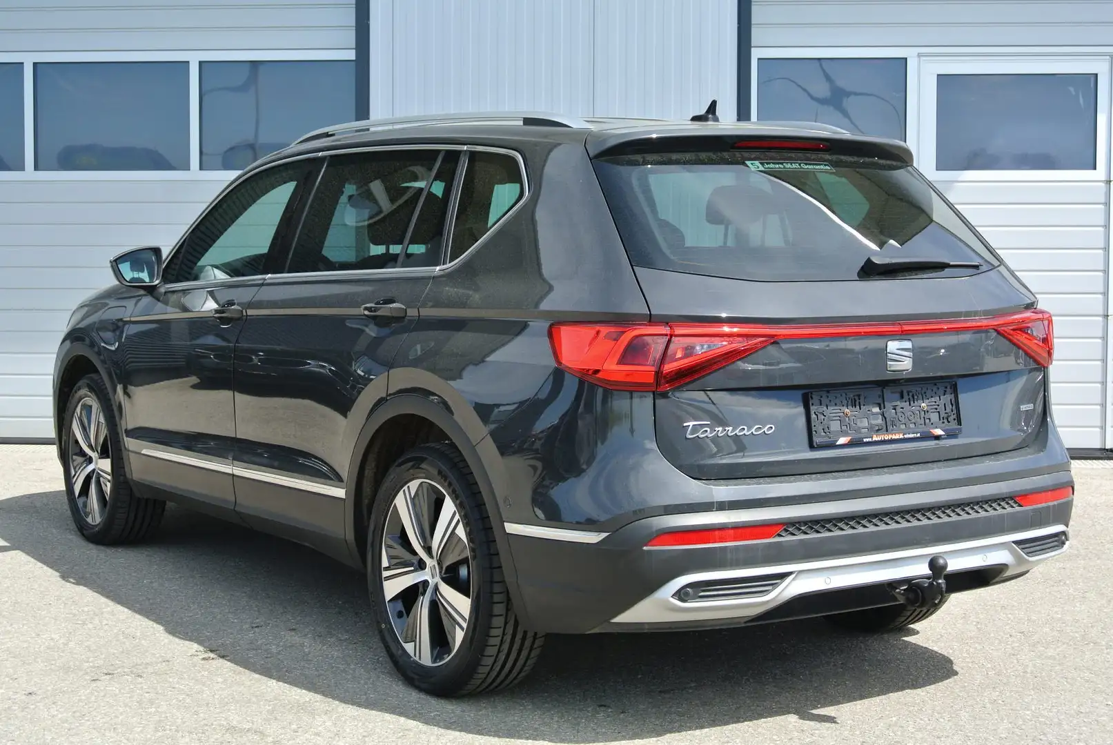 SEAT Tarraco 1.4 e-Hybrid Xperience DSG * AHK * LED * KAMERA Grau - 2