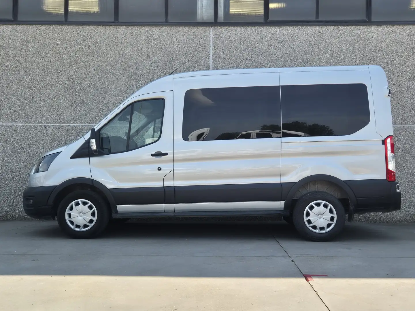 Ford Transit 2.0 TDCI 131cv 9 posti Gris - 2