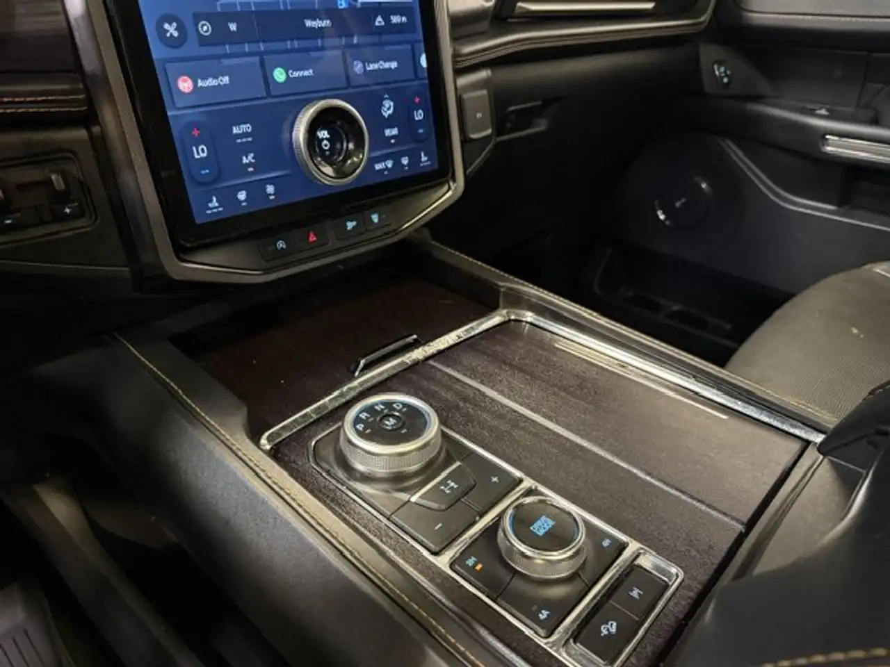 Ford Expedition снимка Ford Expedition