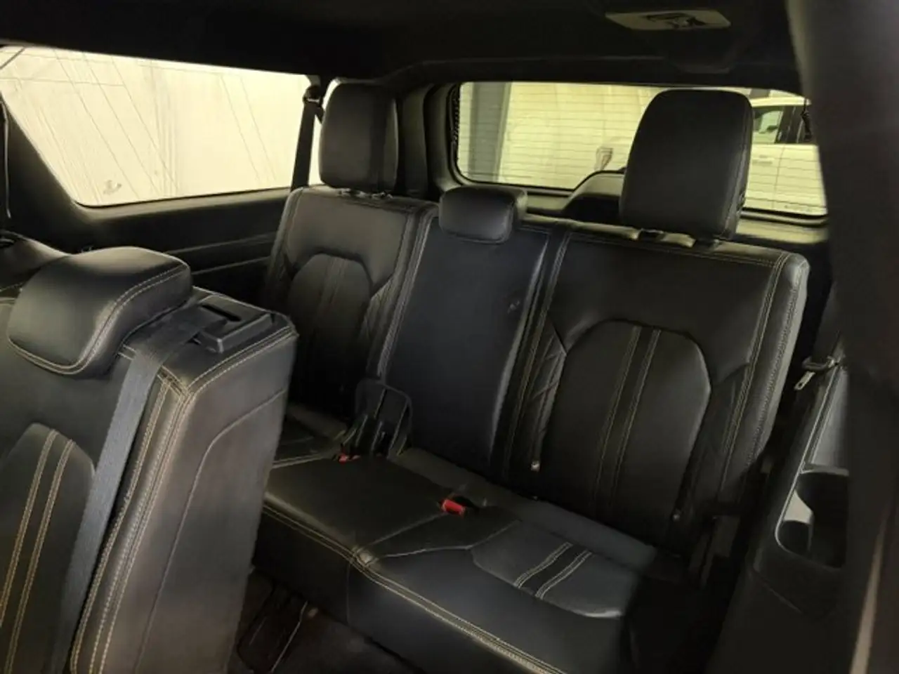 Ford Expedition снимка Ford Expedition