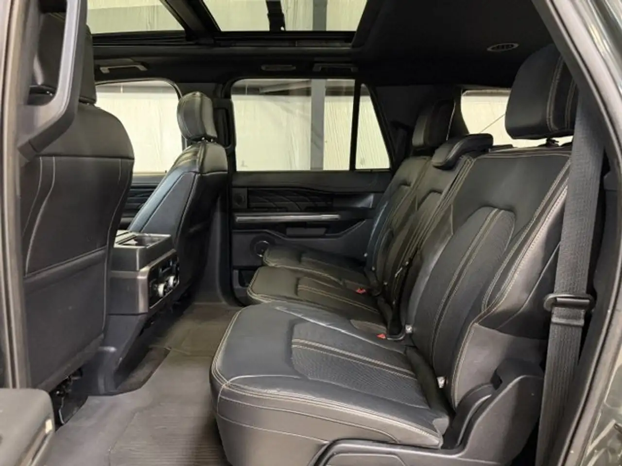 Ford Expedition снимка Ford Expedition