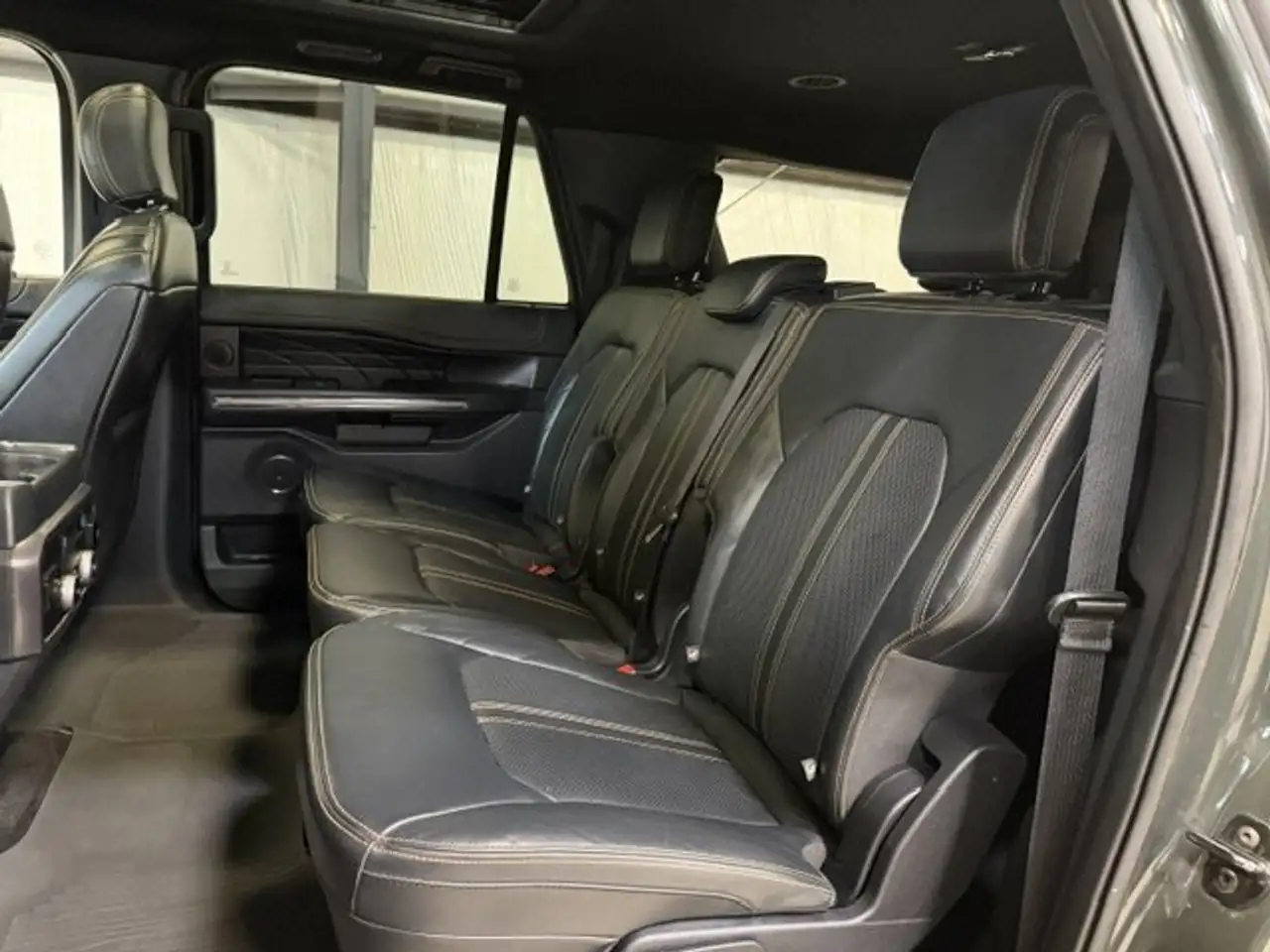 Ford Expedition снимка Ford Expedition