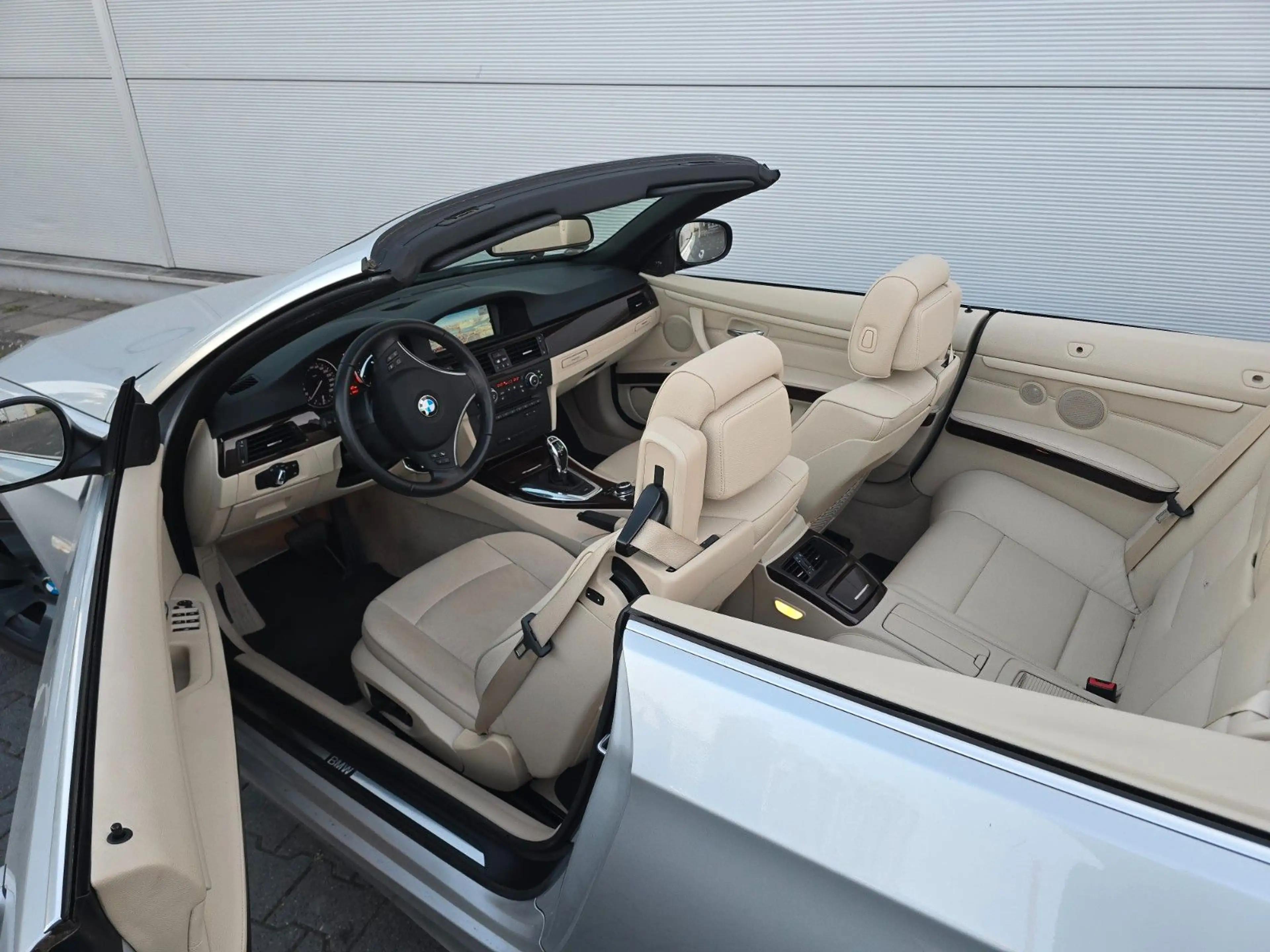 BMW 335 i Cabrio — photo 9