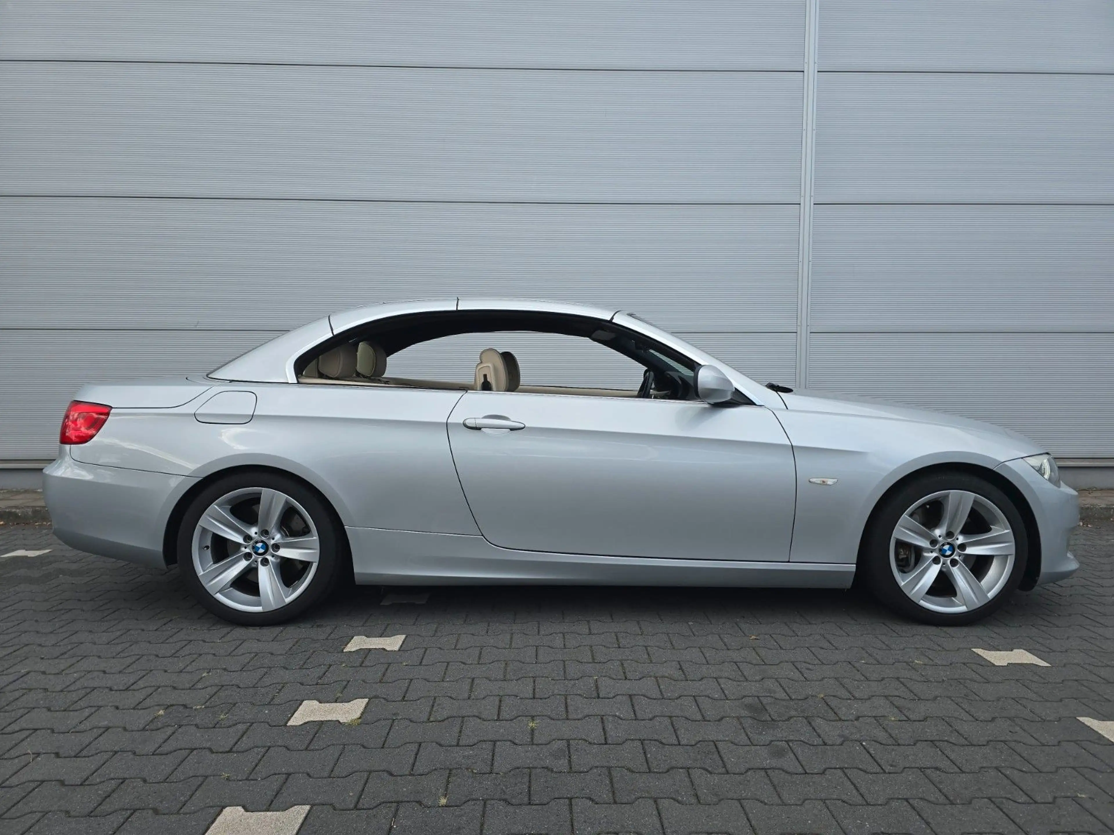 BMW 335 i Cabrio — photo 15