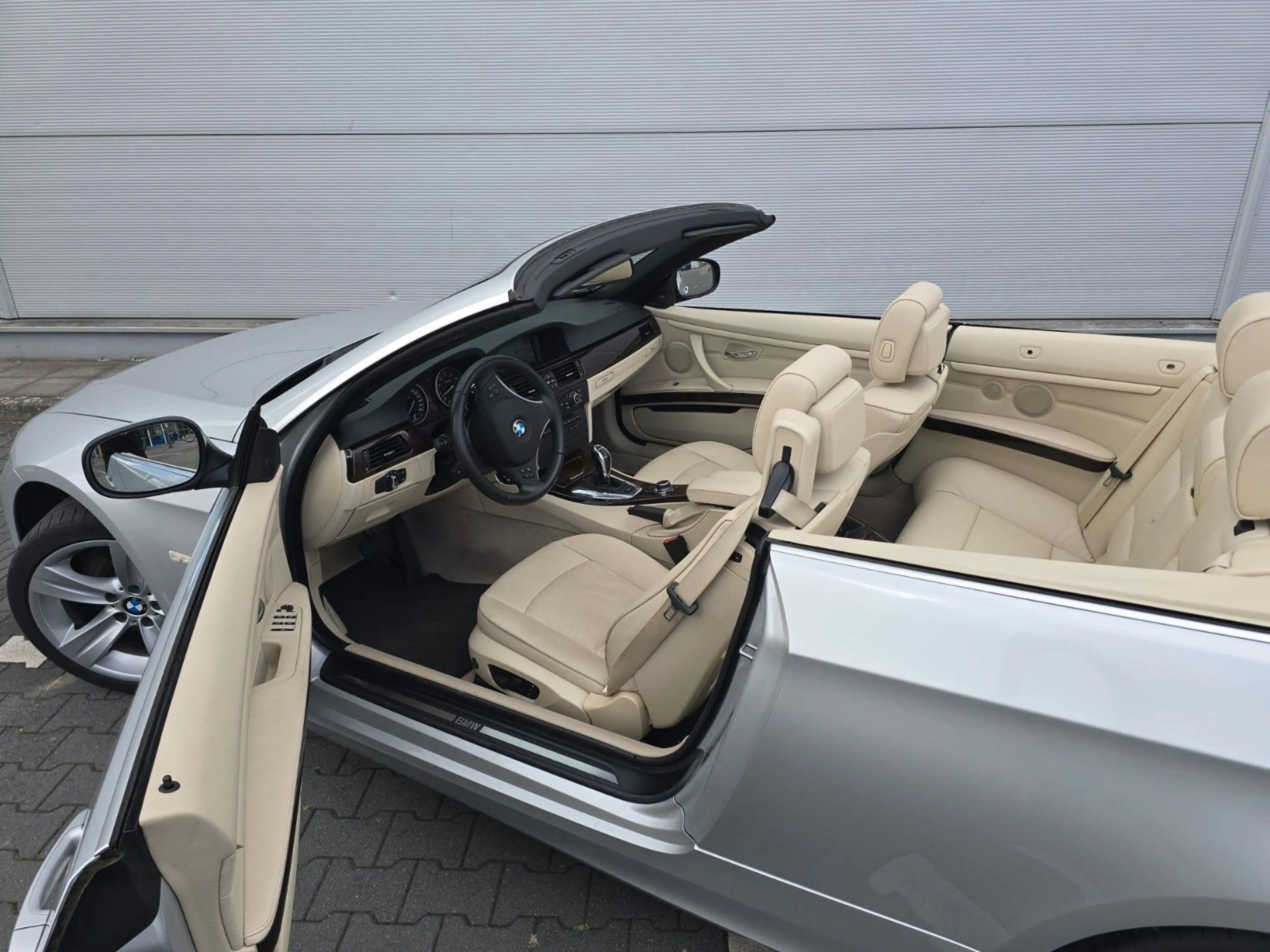 BMW 335 i Cabrio — photo 7