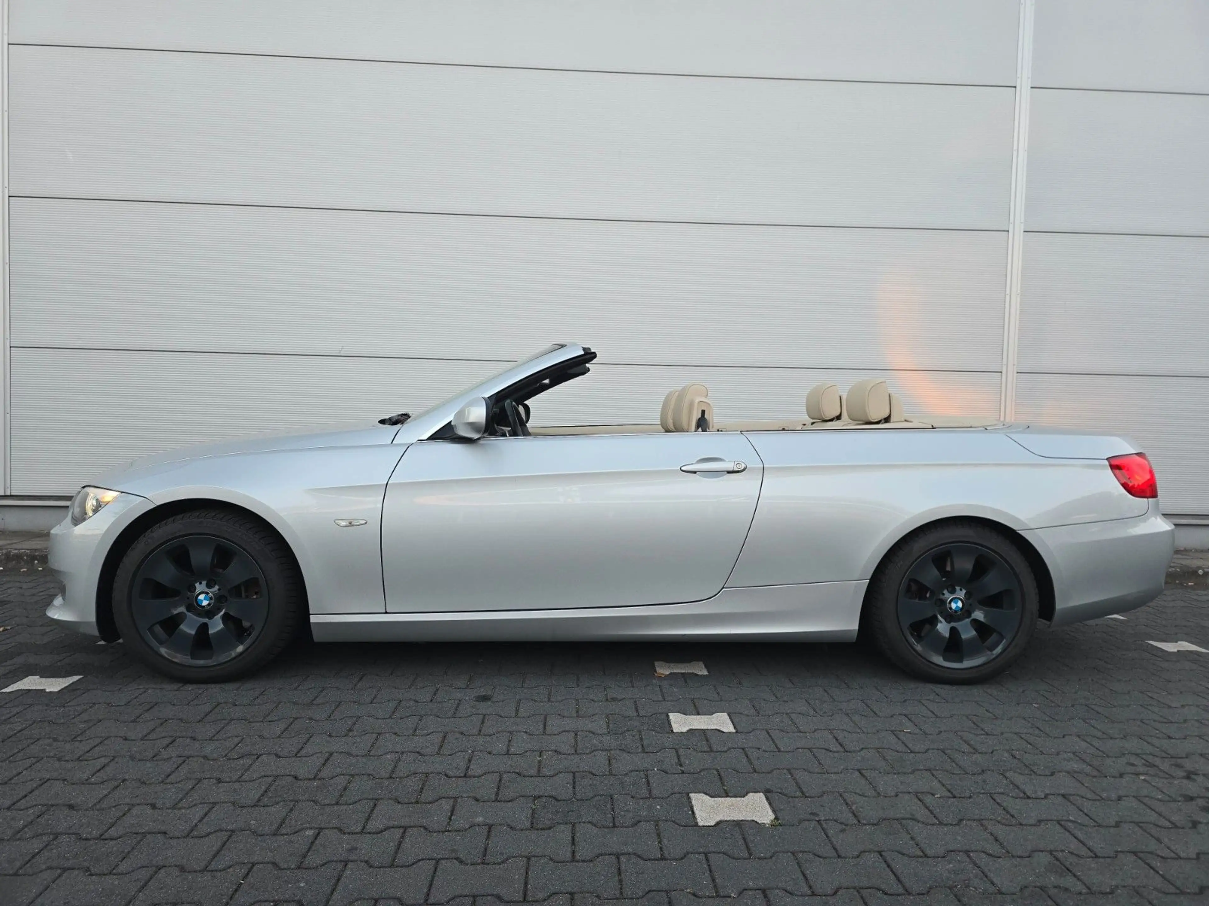 BMW 335 i Cabrio — photo 7