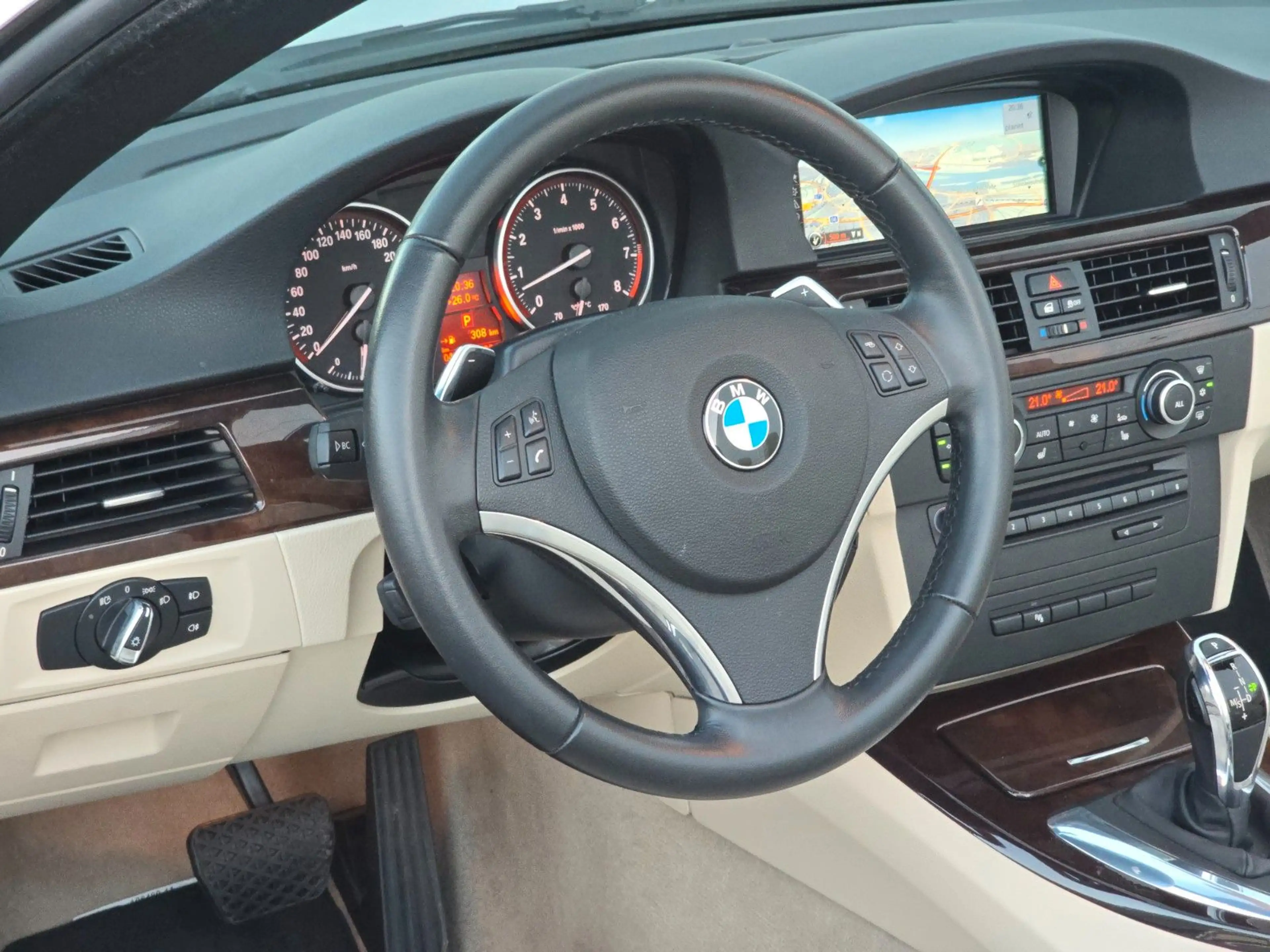 BMW 335 i Cabrio — photo 21