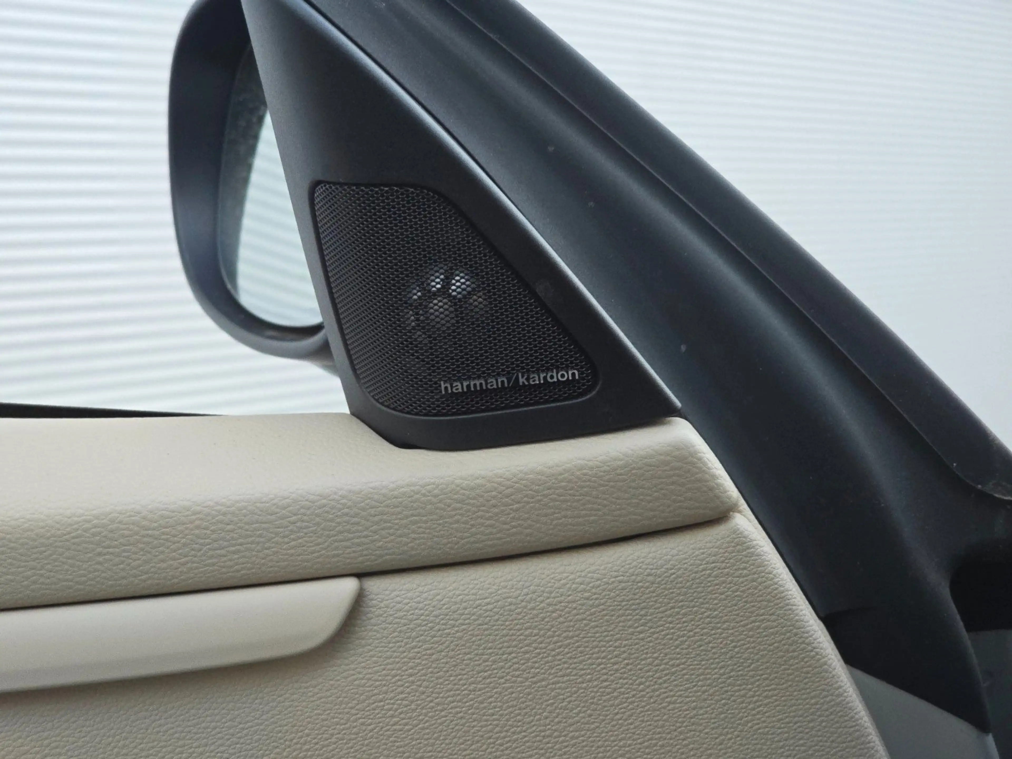 BMW 335 i Cabrio — photo 31