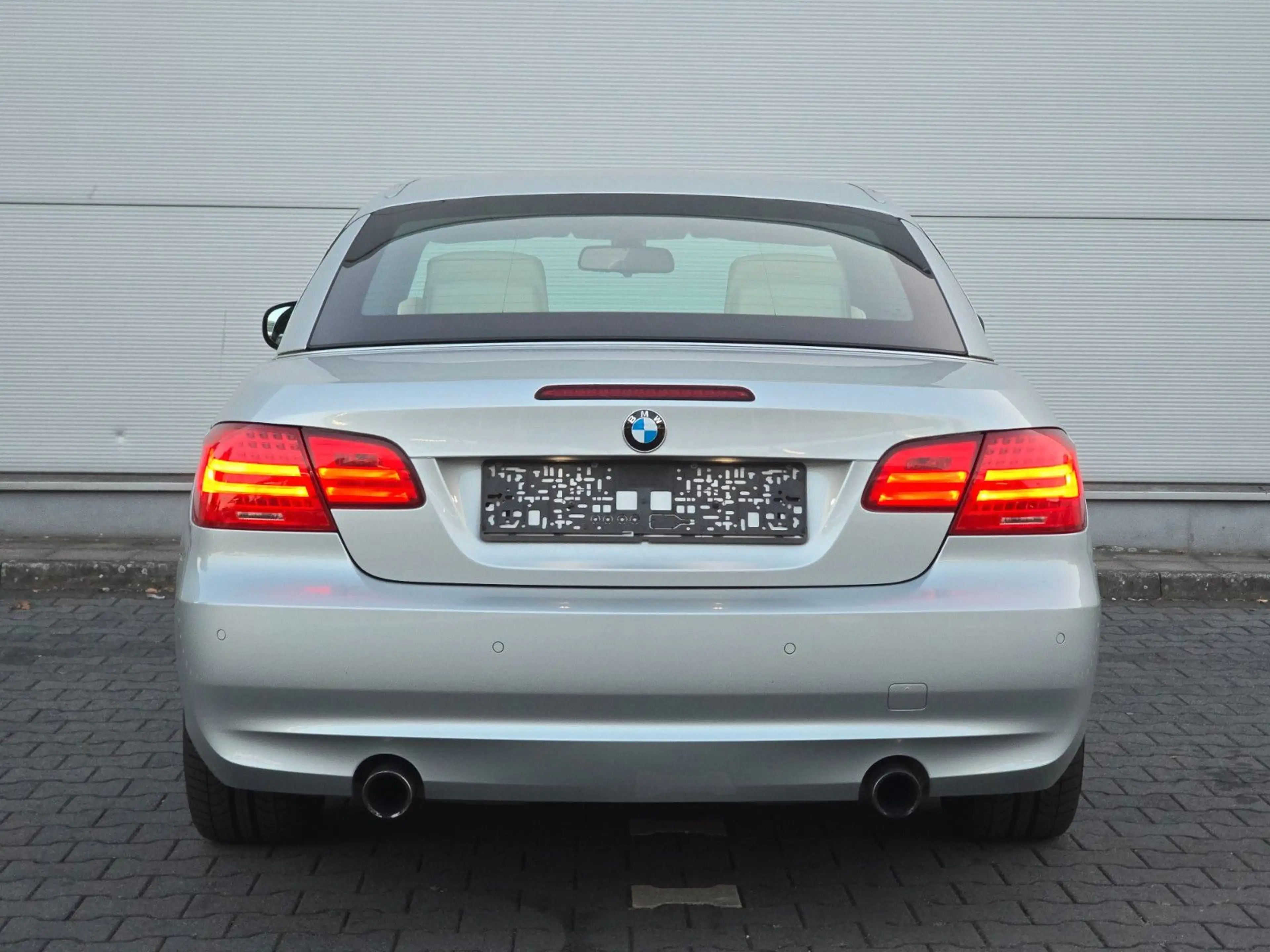 BMW 335 i Cabrio — photo 11