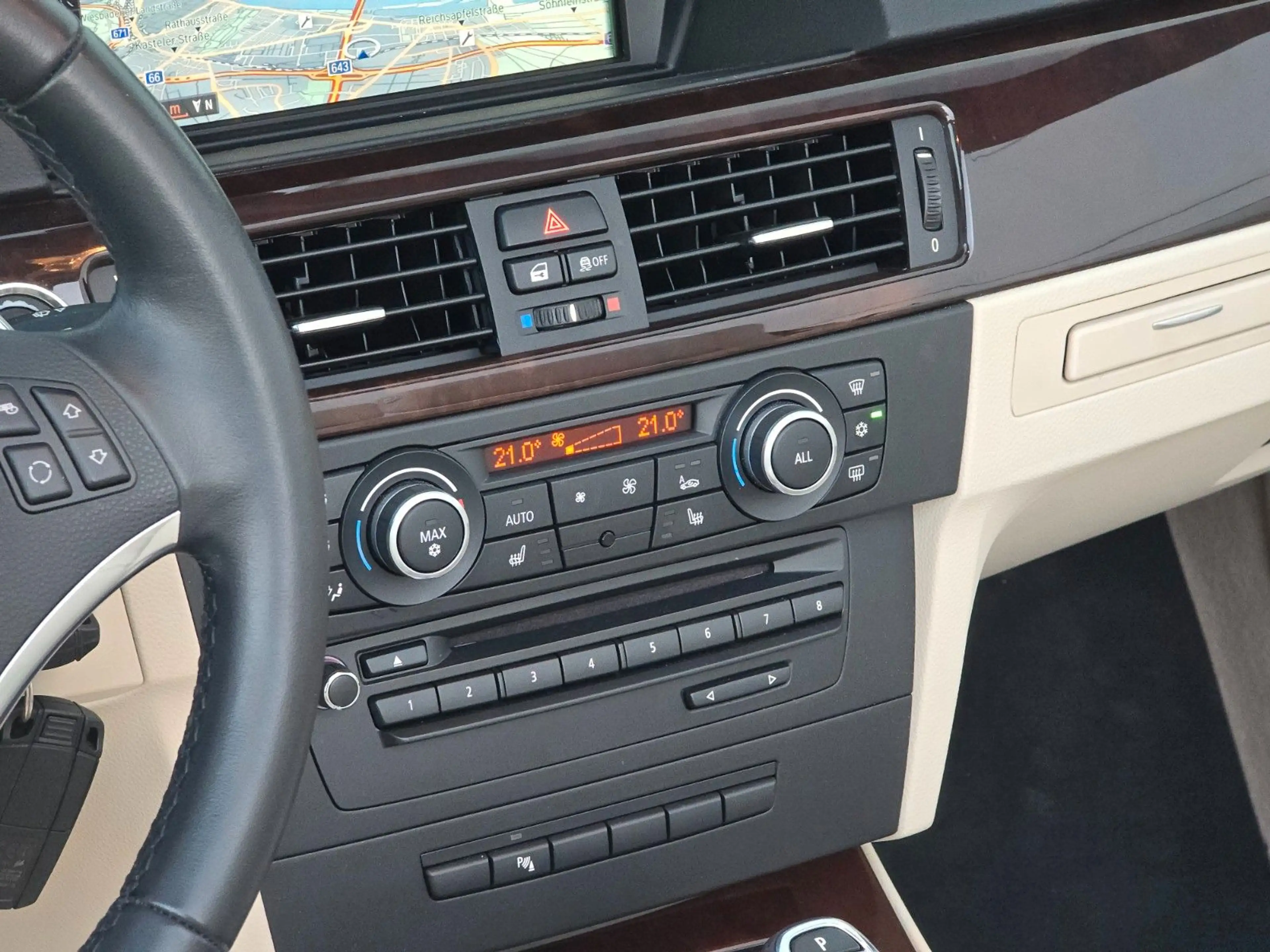 BMW 335 i Cabrio — photo 25
