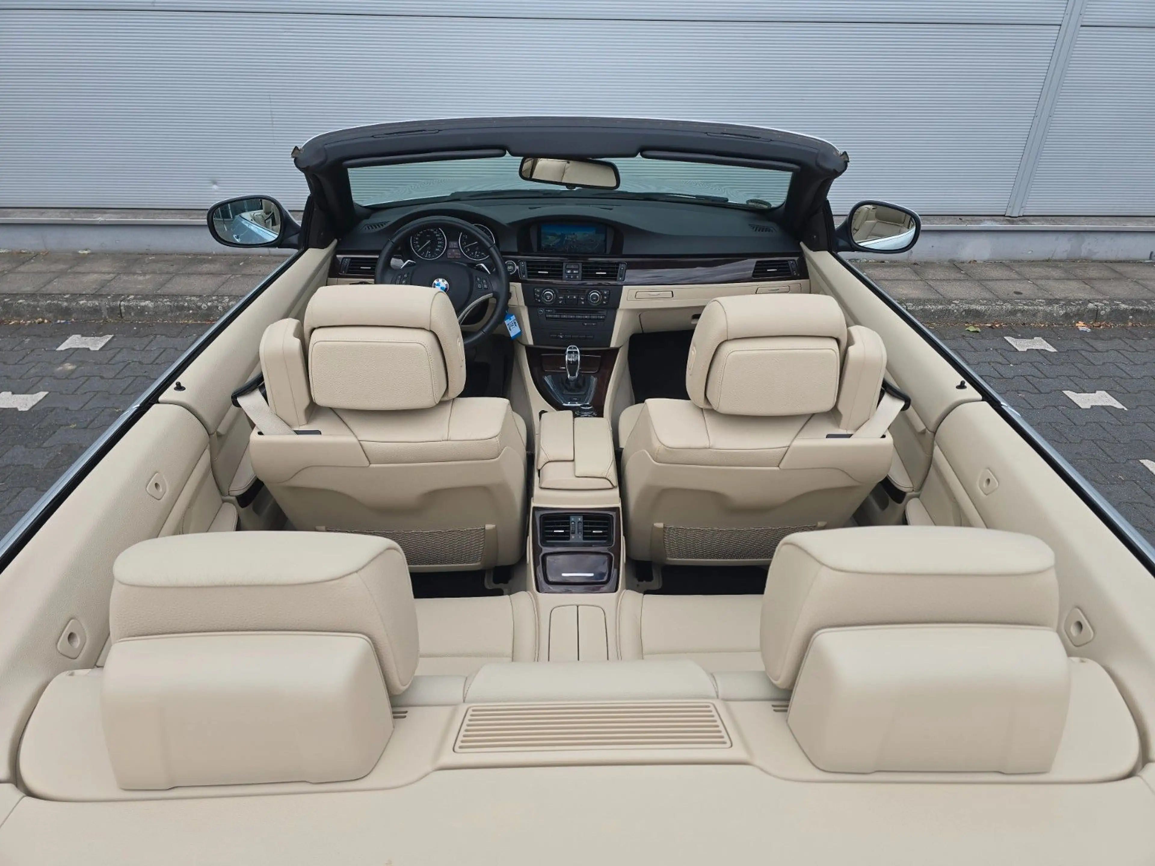 BMW 335 i Cabrio — photo 11