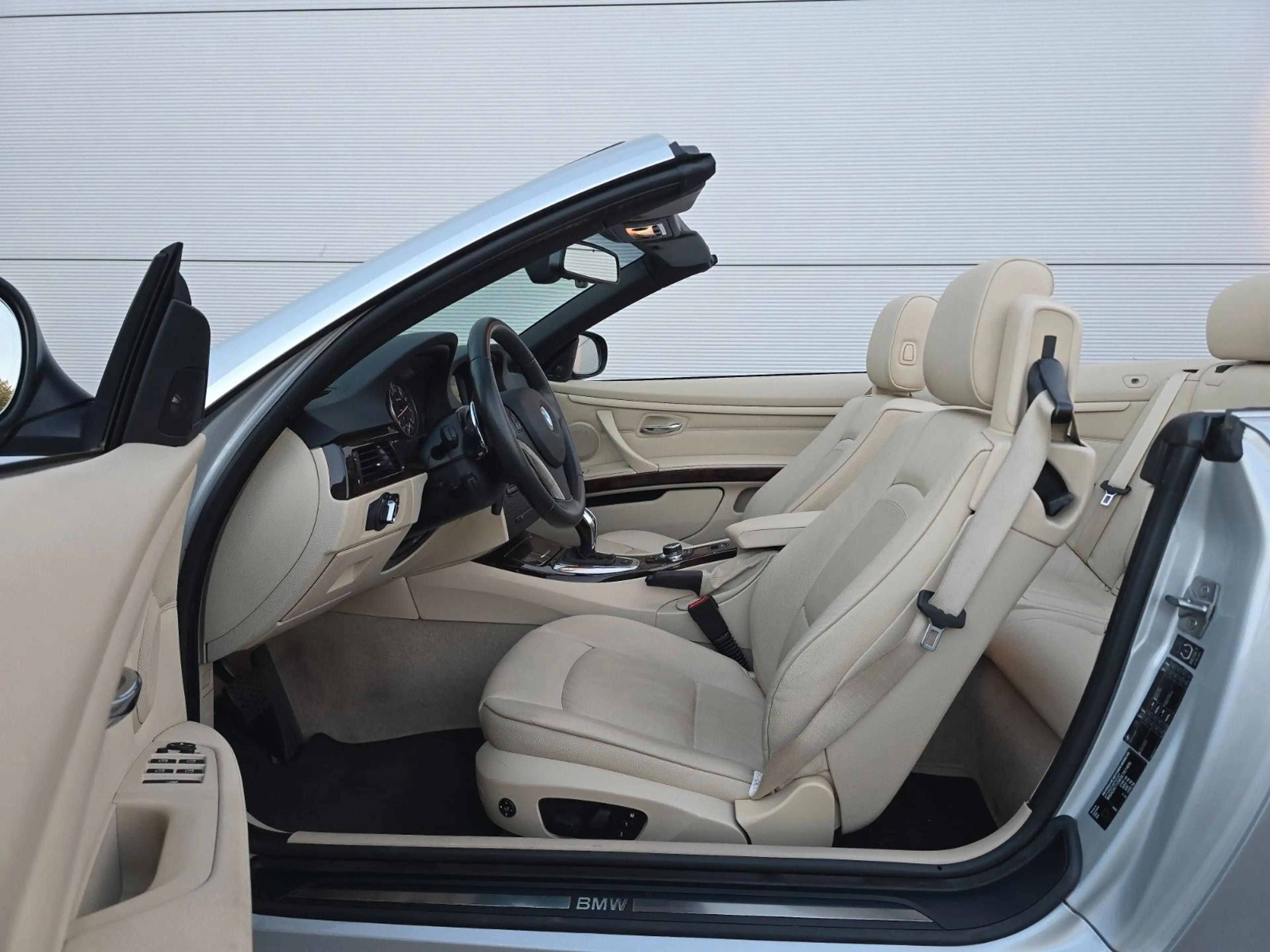 BMW 335 i Cabrio — photo 18