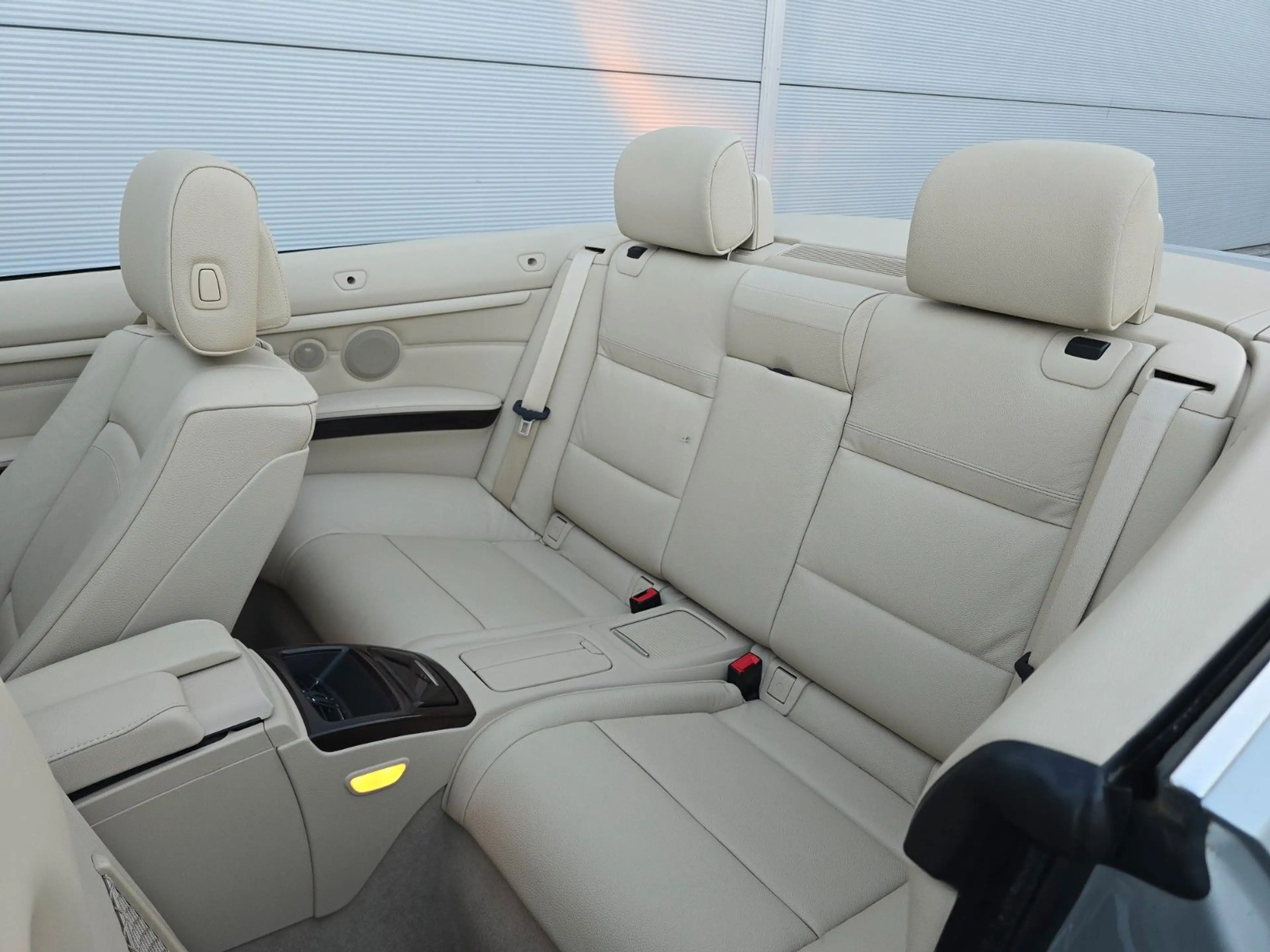 BMW 335 i Cabrio — photo 19