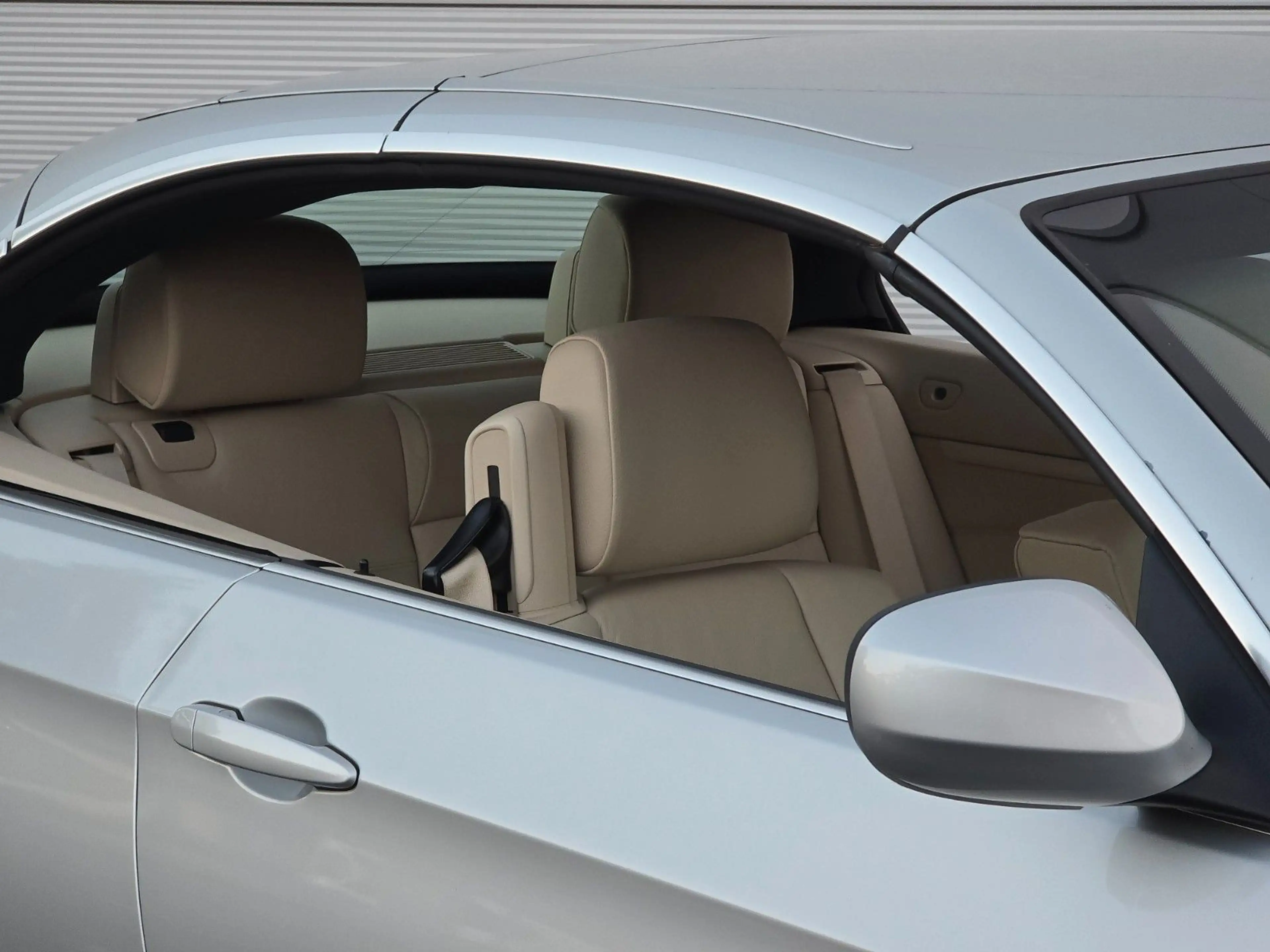 BMW 335 i Cabrio — photo 2