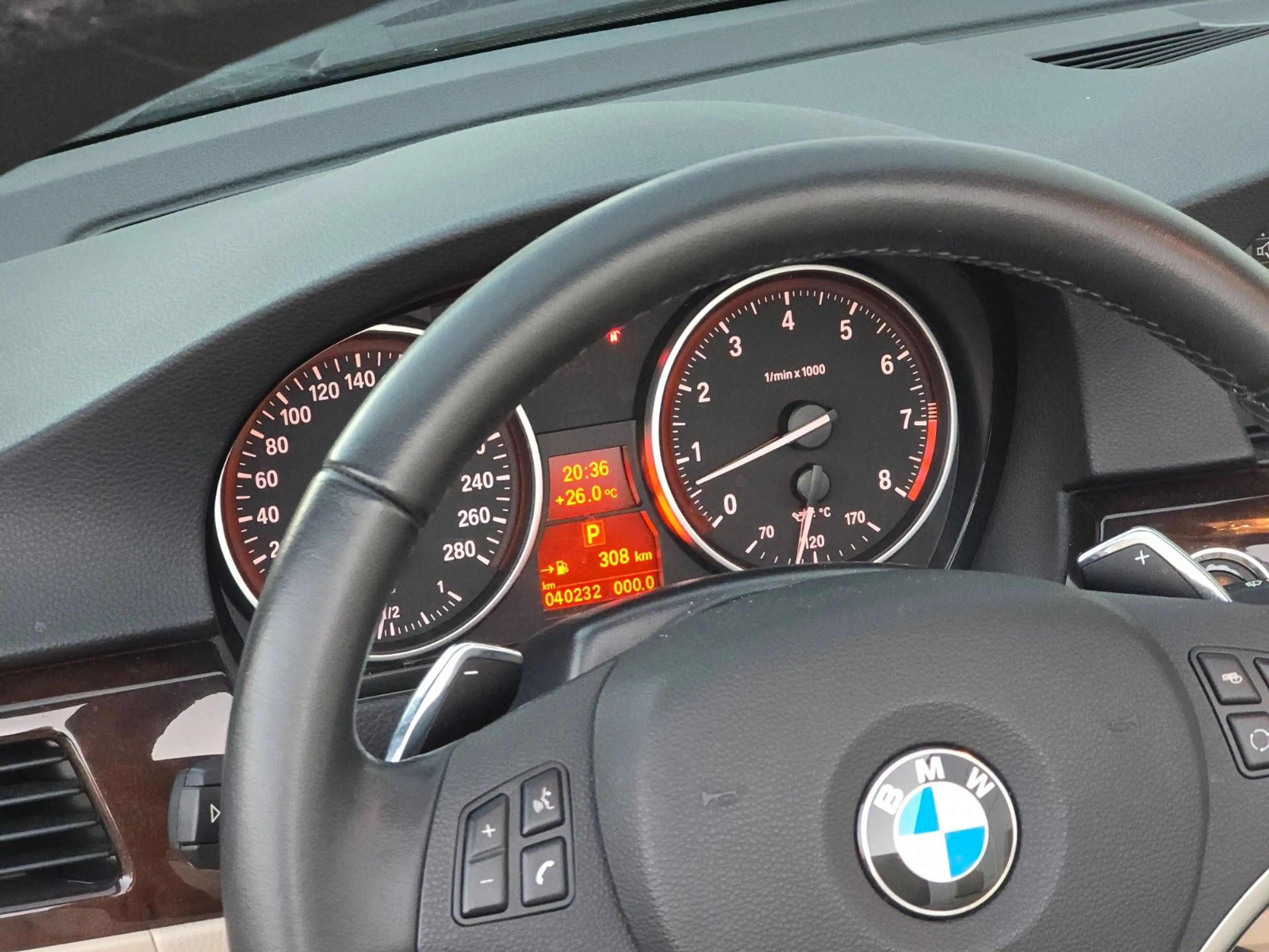 BMW 335 i Cabrio — photo 22