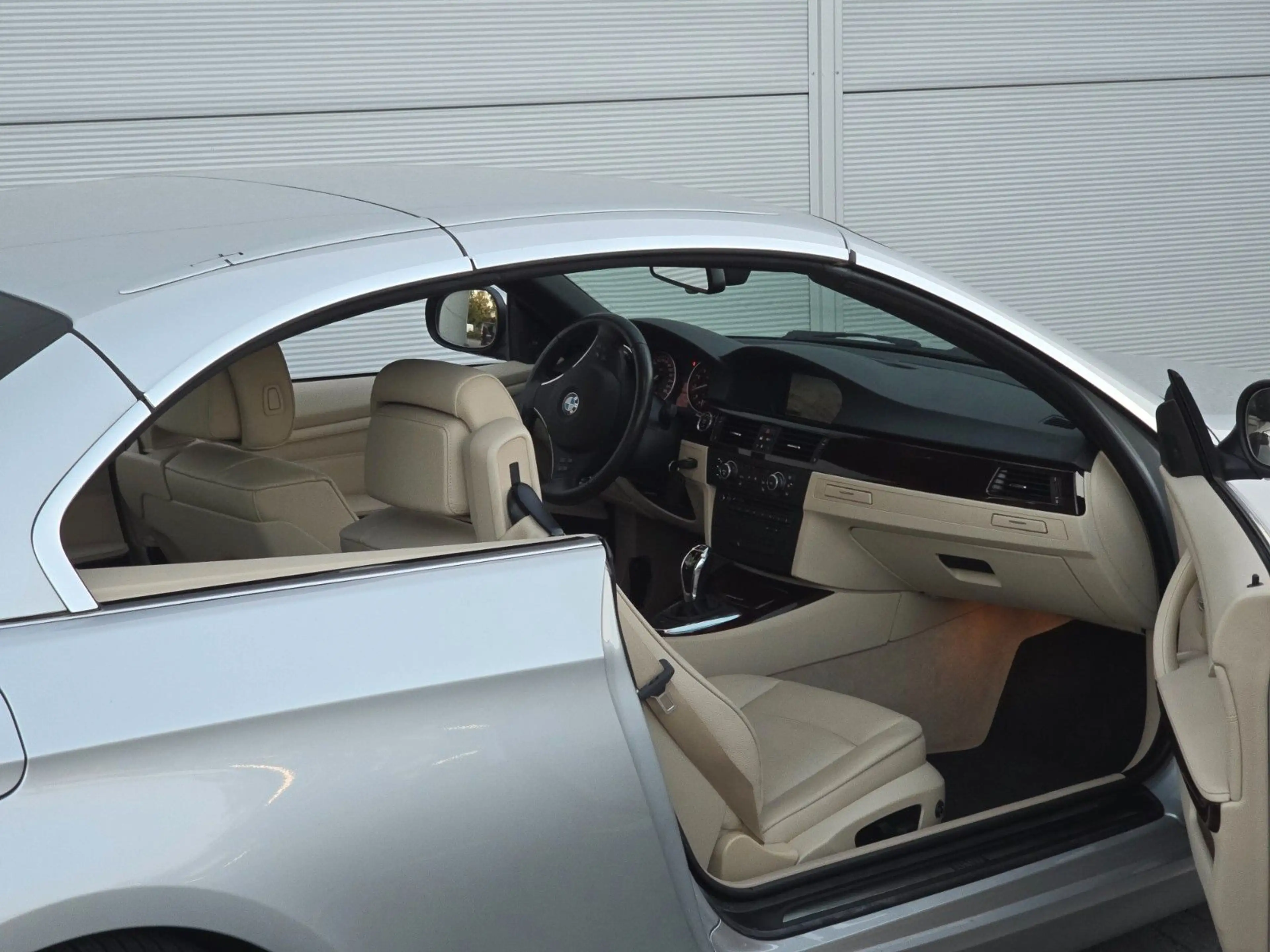BMW 335 i Cabrio — photo 15