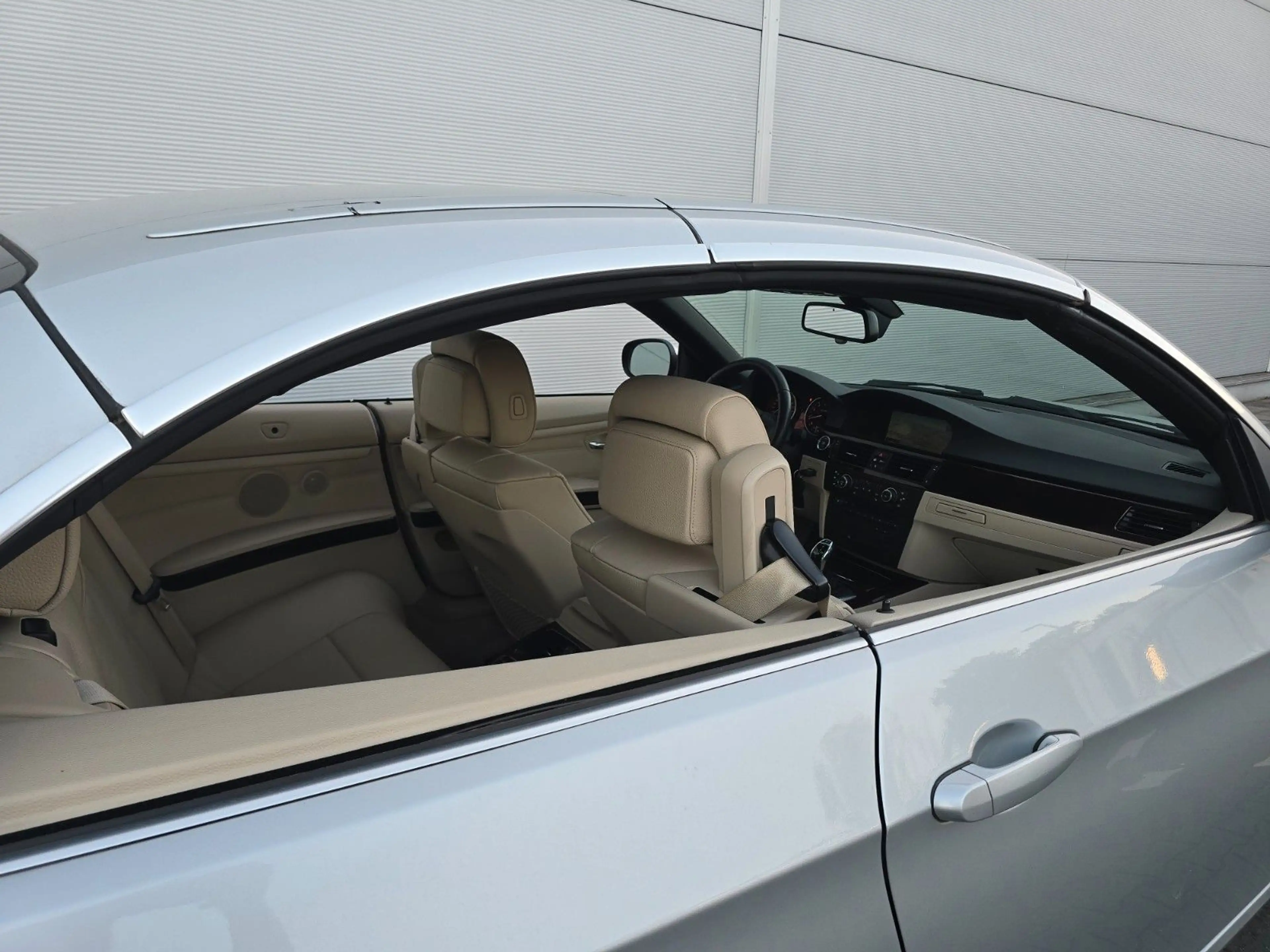 BMW 335 i Cabrio — photo 14