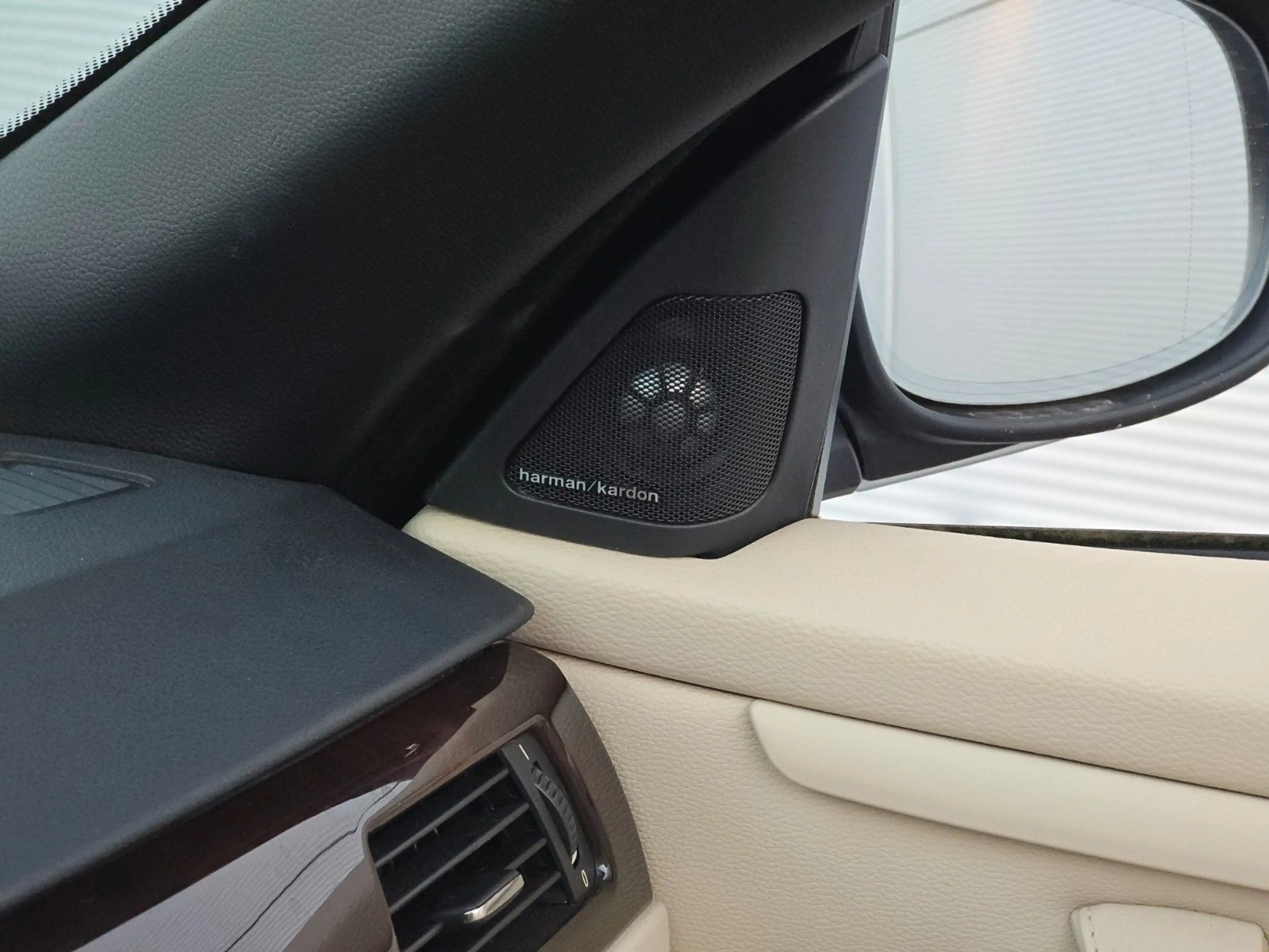 BMW 335 i Cabrio — photo 24