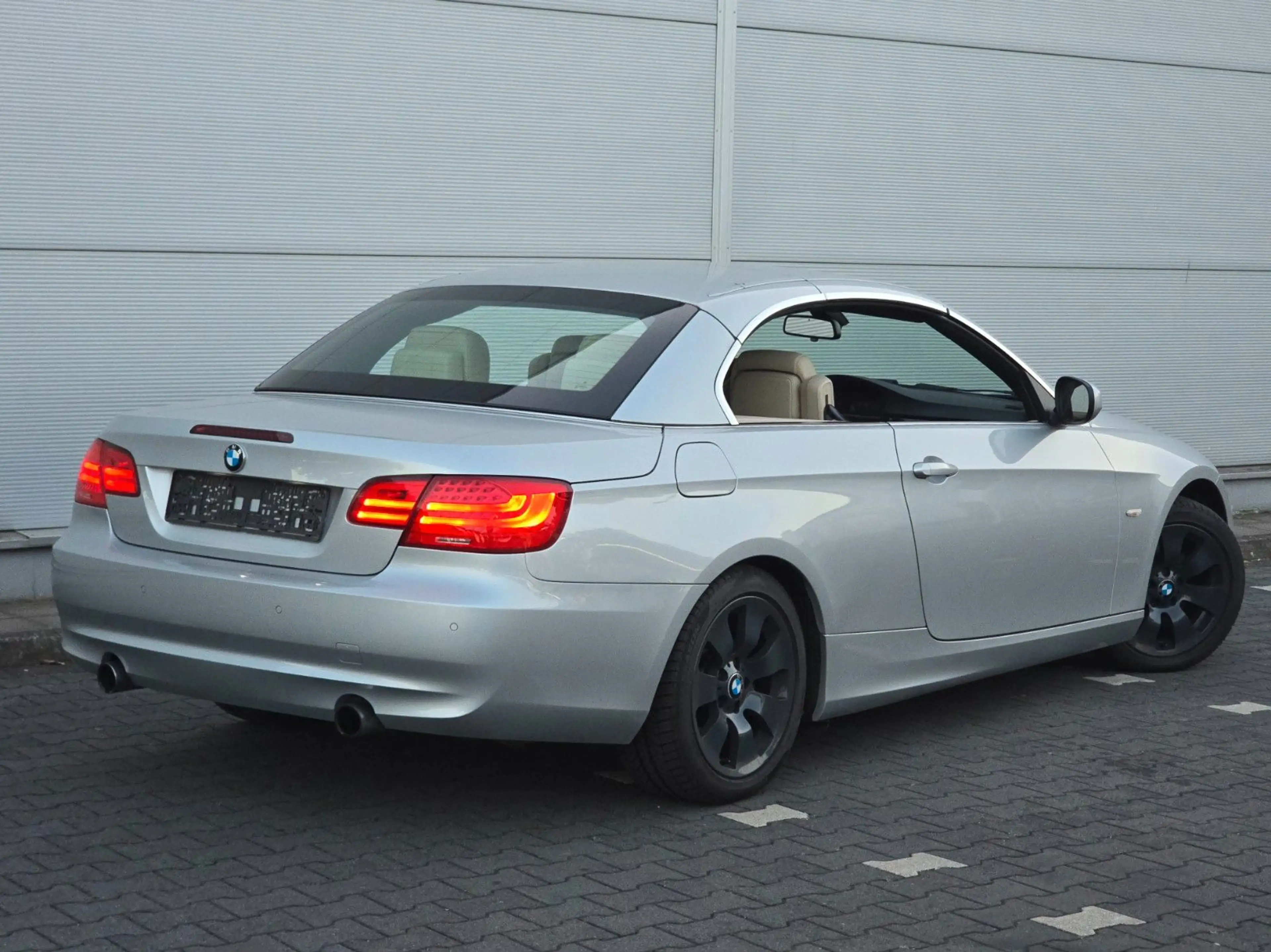 BMW 335 i Cabrio — photo 12