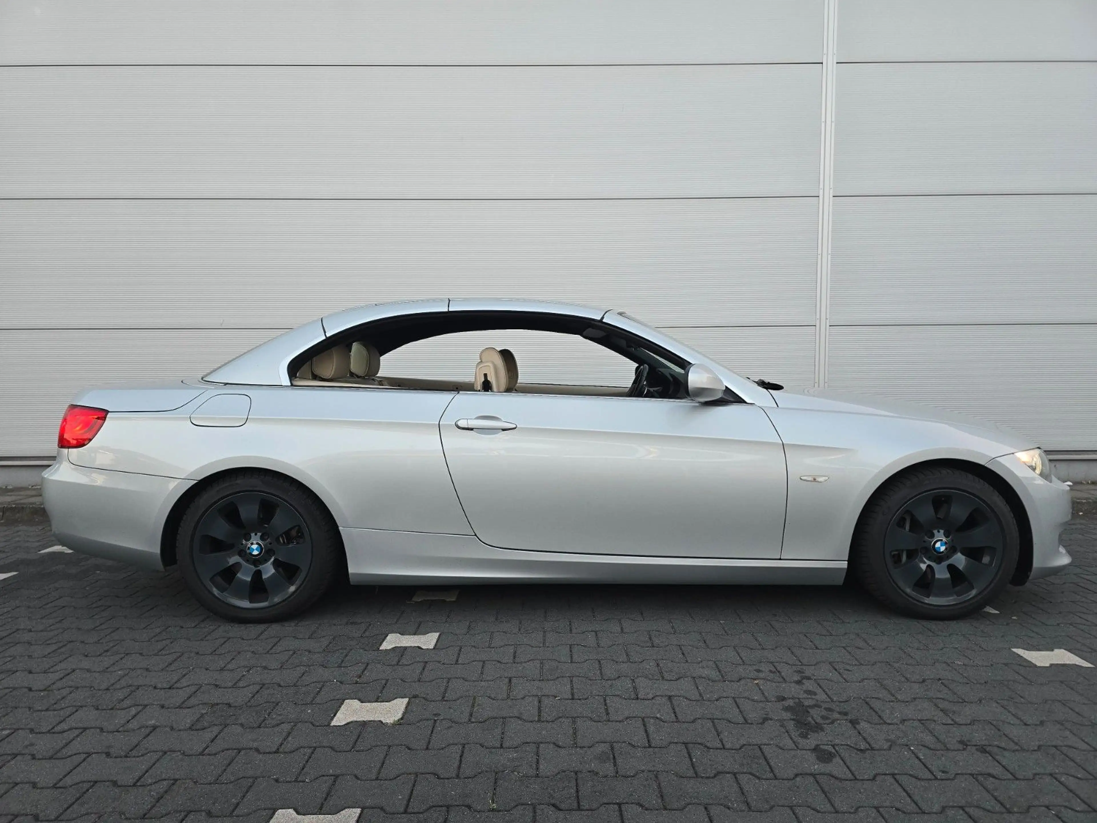 BMW 335 i Cabrio — photo 17