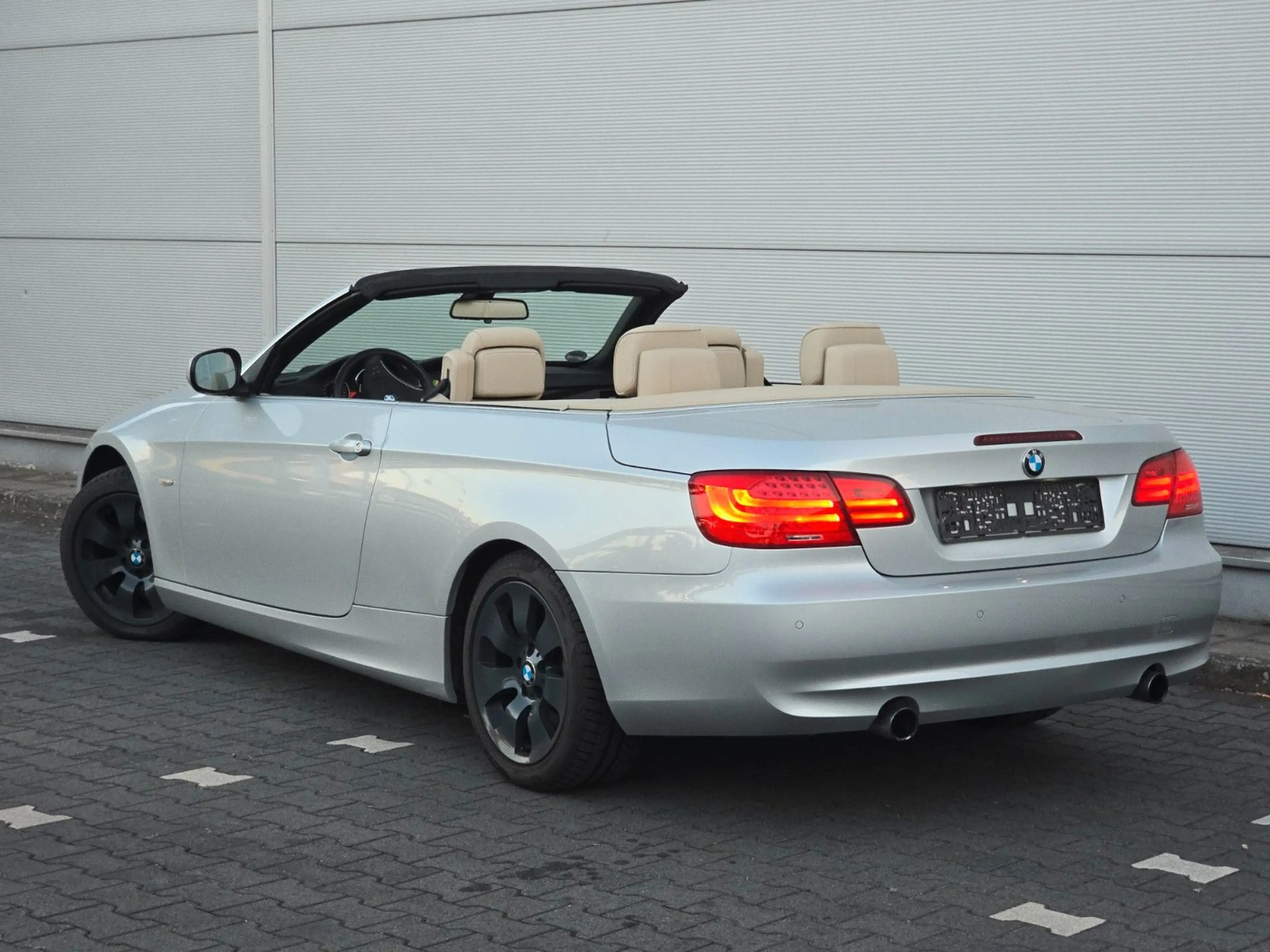 BMW 335 i Cabrio — photo 8