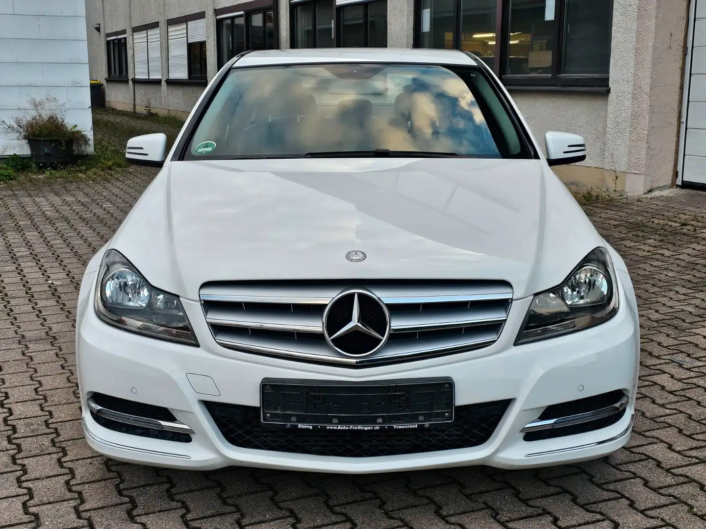 Mercedes-Benz C 180 CGI Lim. AVANTGARDE EURO 6 TÜV NEU NAVI Blanc - 2