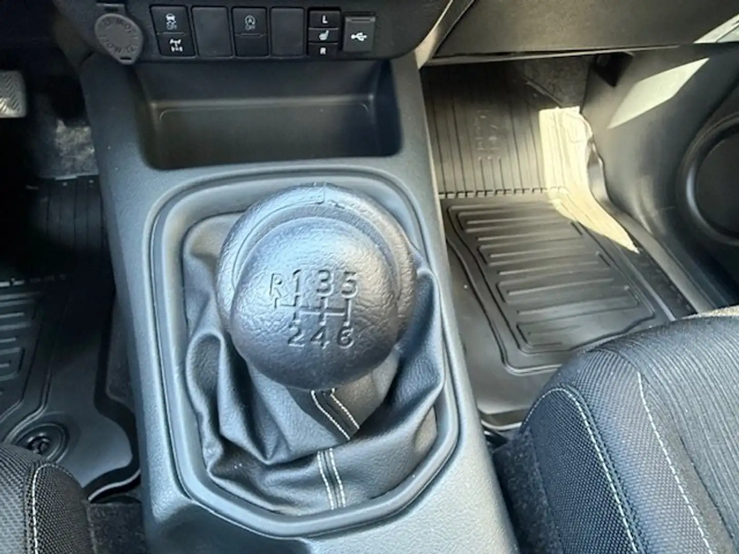 Toyota Hilux PRONTA CONSEGNA 2.8 -204 cv MANUALE MY 2025 Bianco - 2