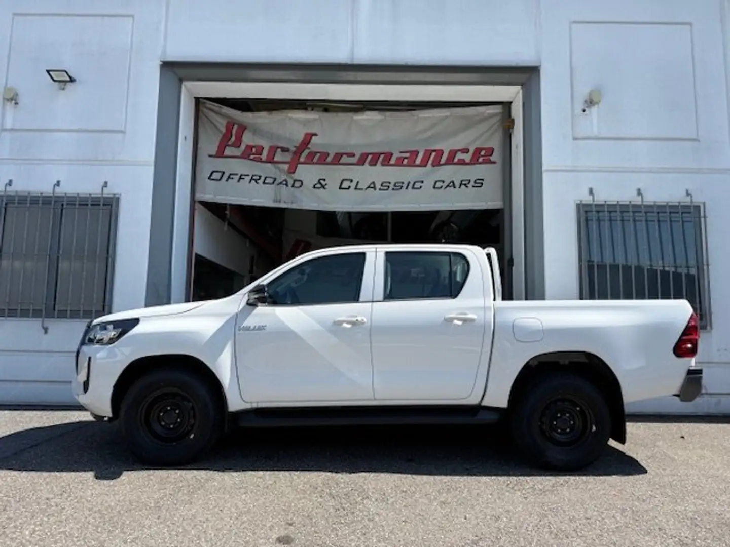 Toyota Hilux COMFORT 2.8 -204 cv  MANUALE MY 2025 Bianco - 2