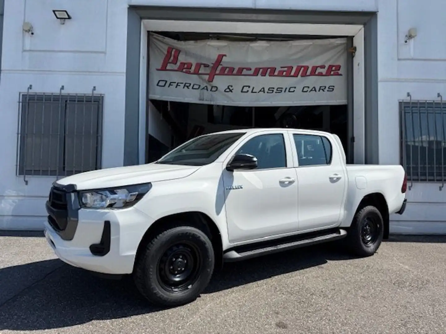 Toyota Hilux PRONTA CONSEGNA 2.8 -204 cv MANUALE MY 2025 Bianco - 1