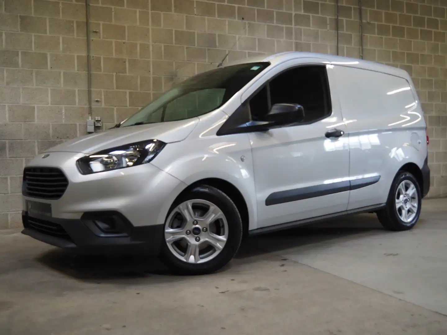 Ford Transit Courier 1.5D MT6 101 PK| 2800 KM| Trekhaak| Camera| Airco Zilver - 1