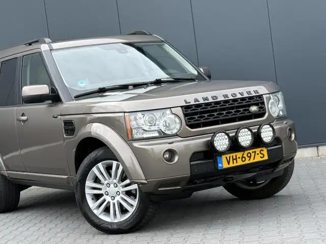 Land Rover Discovery view 12