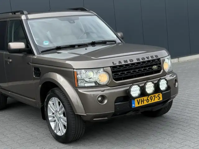 Land Rover Discovery view 15
