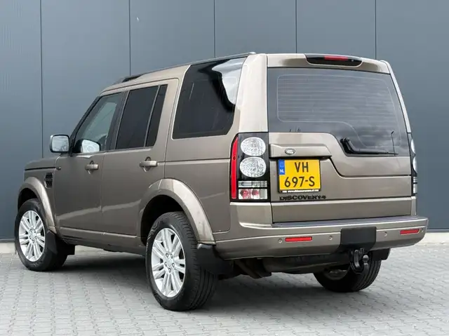 Land Rover Discovery view 3