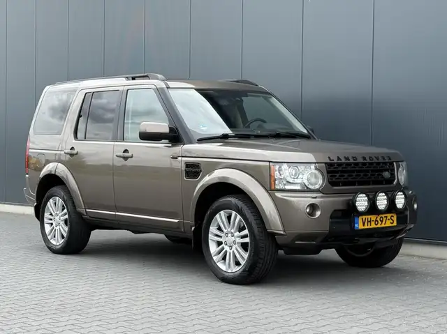 Land Rover Discovery view 10