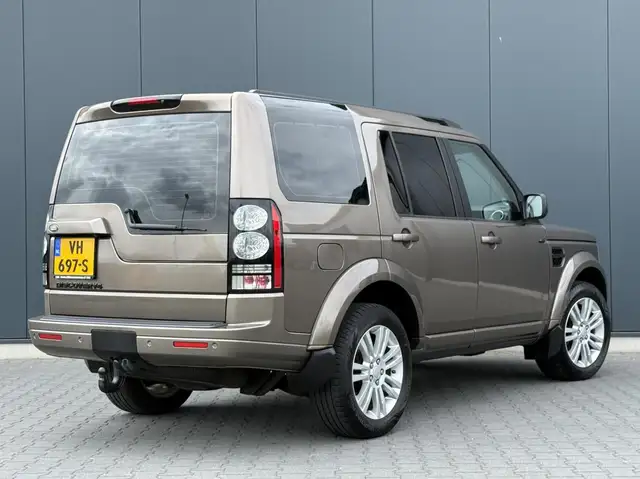 Land Rover Discovery view 4